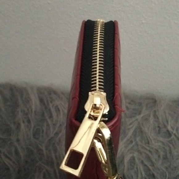 BCBG  wristlet wallet New in box w/o tags - Picture 6 of 9